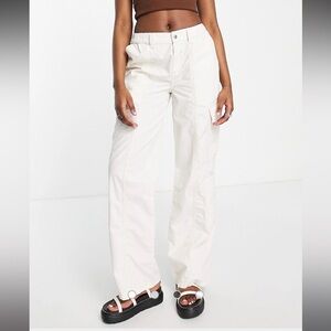 ASOS DESIGN 00’s Low Rise Cargo Trousers